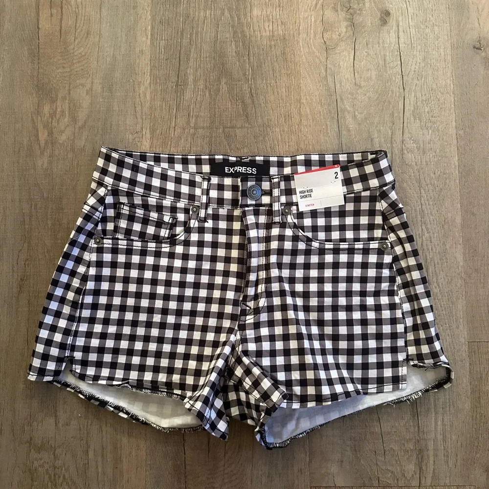 New Express Black and White Shorts Size 2 - Picture 2 of 4